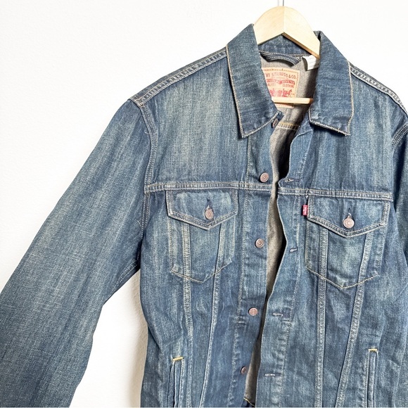 Levi’s Relaxed Fit Trucker Jacket That Feels Light Blue denim size XL - Picture 3 of 8